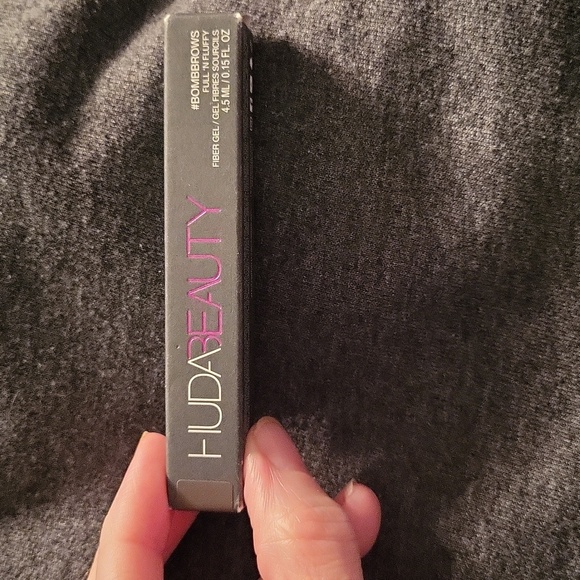 HUDA BEAUTY Full 'N Fluffy Brow Gel Shade: 6 - RICH BROWN NIB - Picture 7 of 8